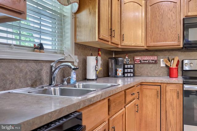 300 NORTHVIEW LN, Quarryville, PA 17566