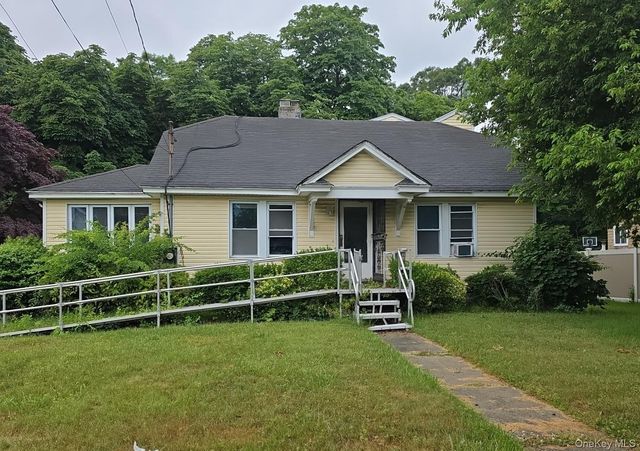 34 N Baldwin Place, Massapequa, NY 11758