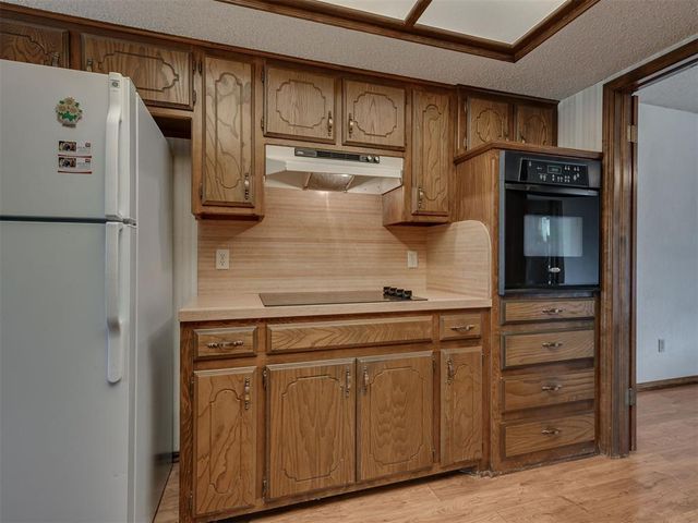 10005 Lakeshore Dr, Oklahoma City, OK 73120
