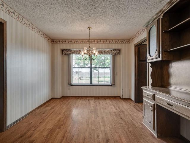 10005 Lakeshore Dr, Oklahoma City, OK 73120