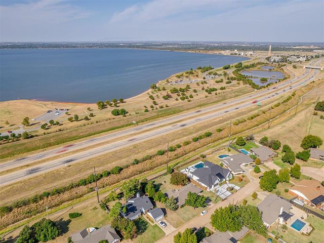 10005 Lakeshore Dr, Oklahoma City, OK 73120