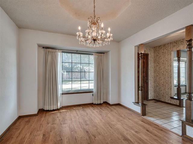 10005 Lakeshore Dr, Oklahoma City, OK 73120