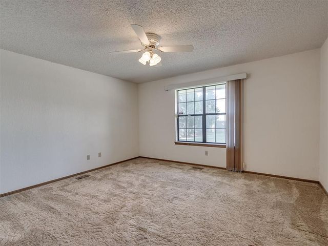 10005 Lakeshore Dr, Oklahoma City, OK 73120