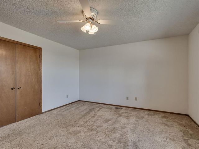 10005 Lakeshore Dr, Oklahoma City, OK 73120