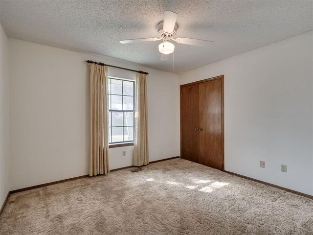 10005 Lakeshore Dr, Oklahoma City, OK 73120