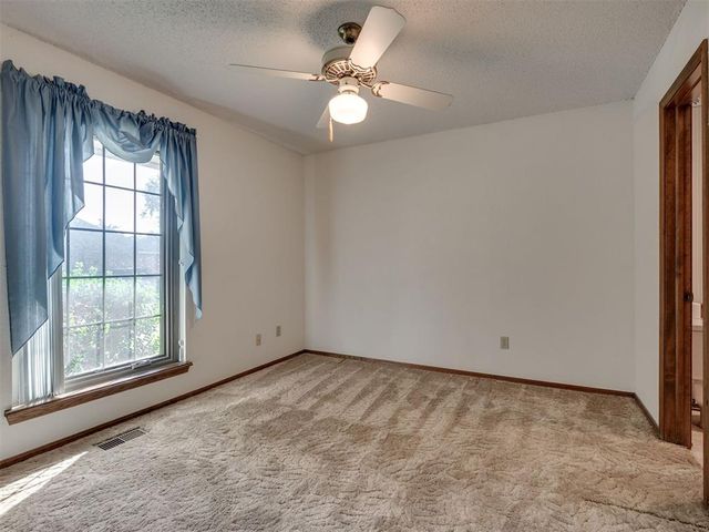 10005 Lakeshore Dr, Oklahoma City, OK 73120