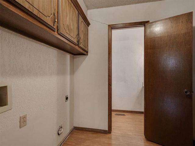 10005 Lakeshore Dr, Oklahoma City, OK 73120