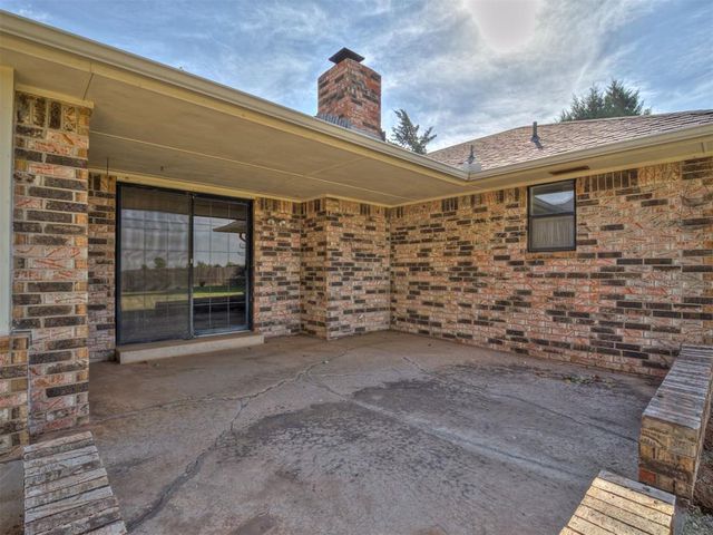 10005 Lakeshore Dr, Oklahoma City, OK 73120