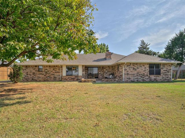 10005 Lakeshore Dr, Oklahoma City, OK 73120