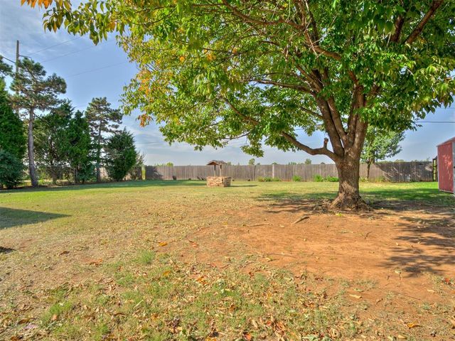 10005 Lakeshore Dr, Oklahoma City, OK 73120