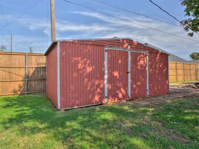 10005 Lakeshore Dr, Oklahoma City, OK 73120
