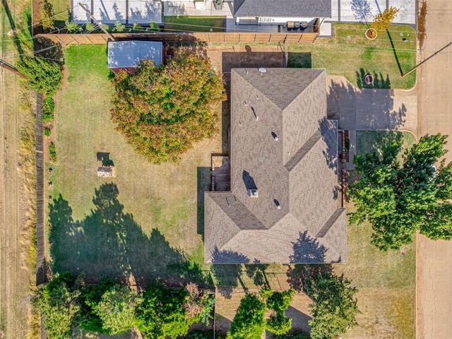10005 Lakeshore Dr, Oklahoma City, OK 73120