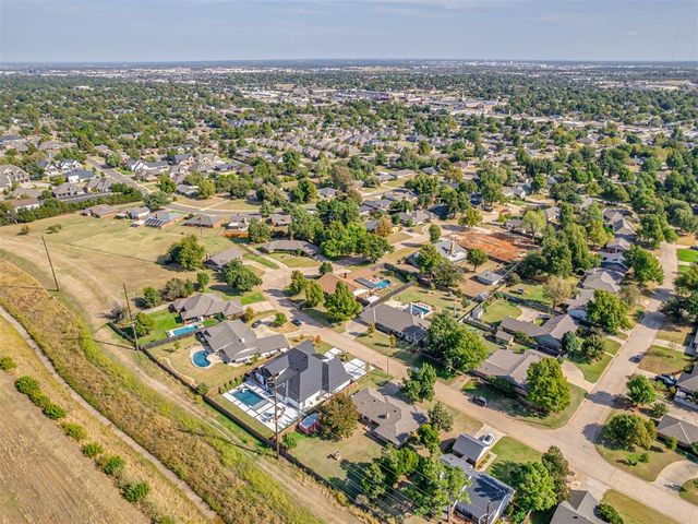 10005 Lakeshore Dr, Oklahoma City, OK 73120