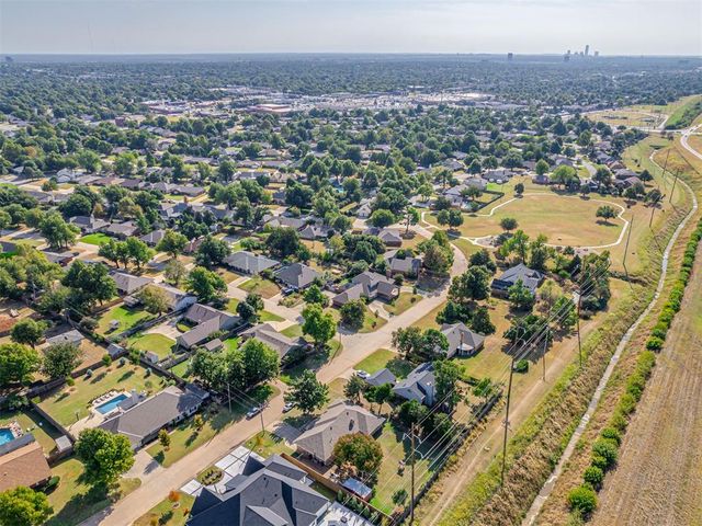 10005 Lakeshore Dr, Oklahoma City, OK 73120