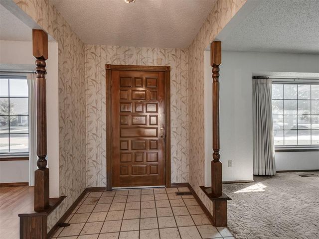 10005 Lakeshore Dr, Oklahoma City, OK 73120