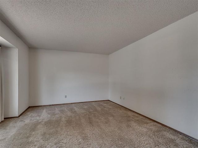 10005 Lakeshore Dr, Oklahoma City, OK 73120