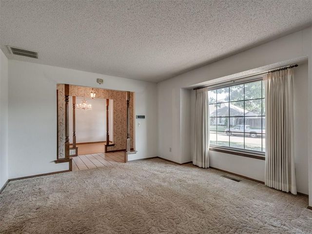 10005 Lakeshore Dr, Oklahoma City, OK 73120
