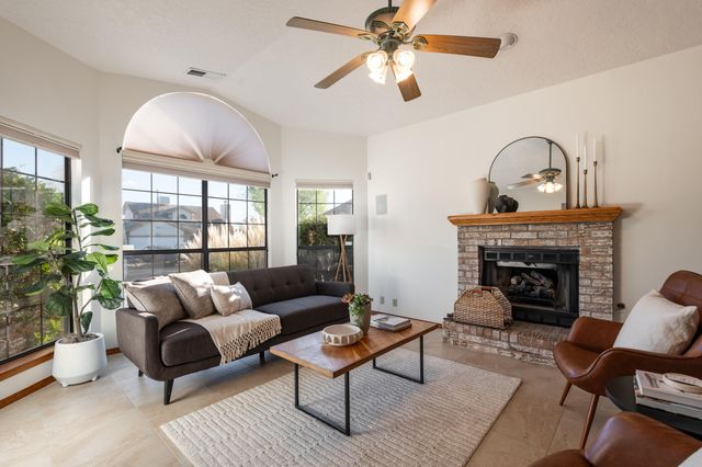 4332 Hillspire Avenue NW, Albuquerque, NM 87120