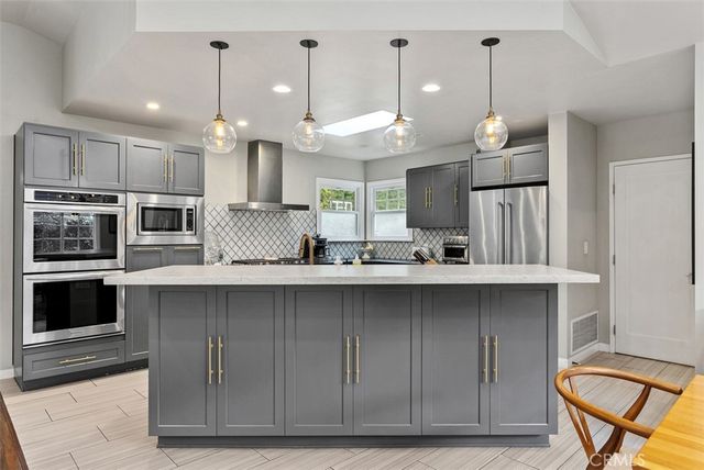 1002 W Santa Clara, Santa Ana, CA 92706