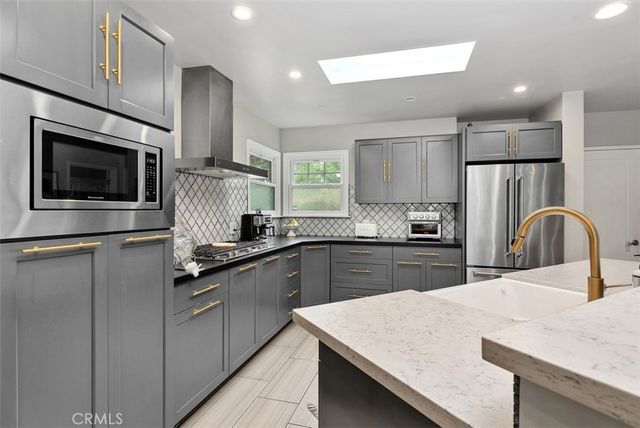 1002 W Santa Clara, Santa Ana, CA 92706