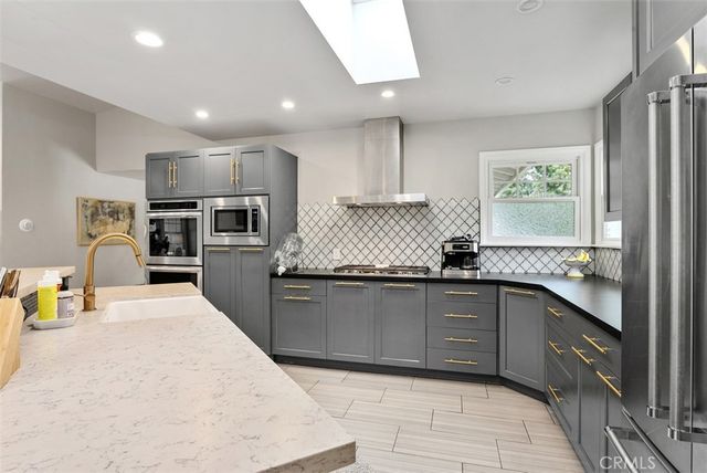 1002 W Santa Clara, Santa Ana, CA 92706
