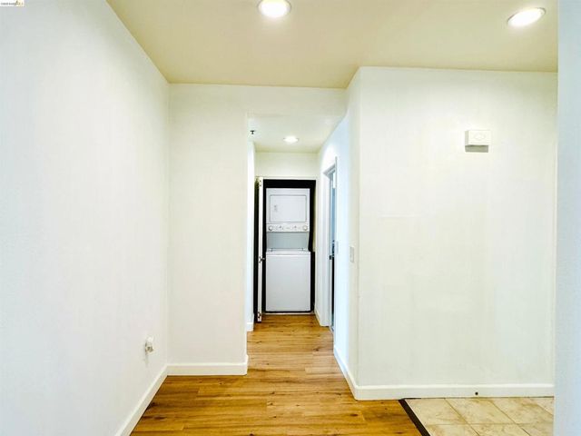 423 7th St 303, Oakland, CA 94607