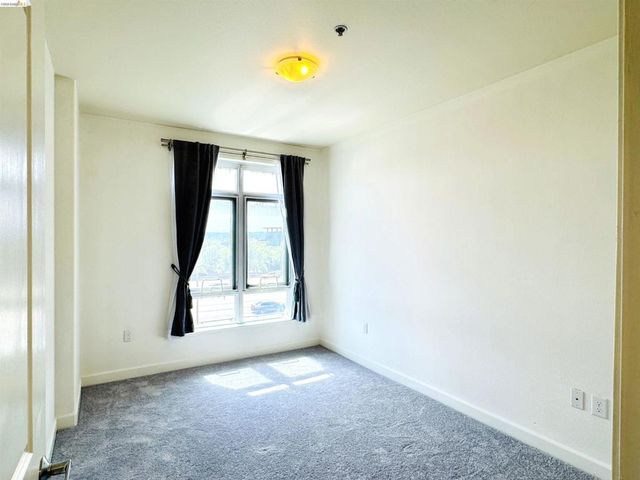 423 7th St 303, Oakland, CA 94607