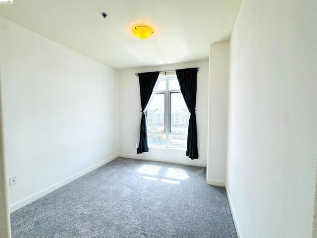 423 7th St 303, Oakland, CA 94607