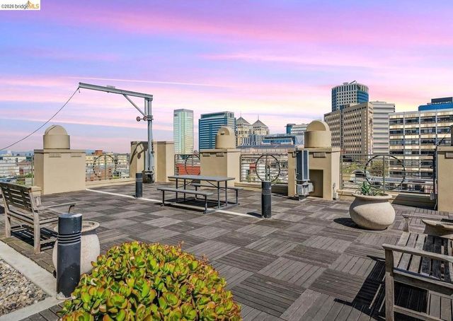 423 7th St 303, Oakland, CA 94607
