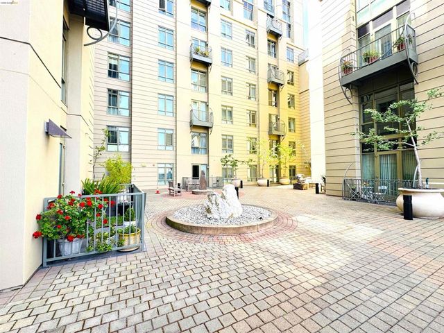 423 7th St 303, Oakland, CA 94607