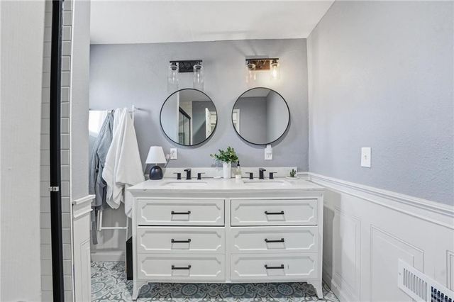 6502 Paseo Boulevard, Kansas City, MO 64131