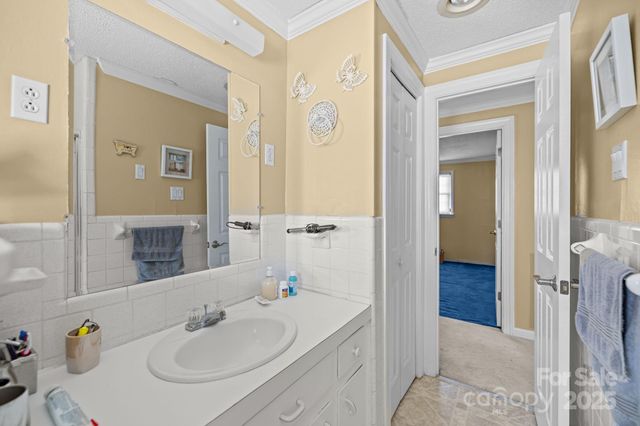 1100 Avondale Road, Lowell, NC 28098