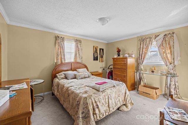 1100 Avondale Road, Lowell, NC 28098