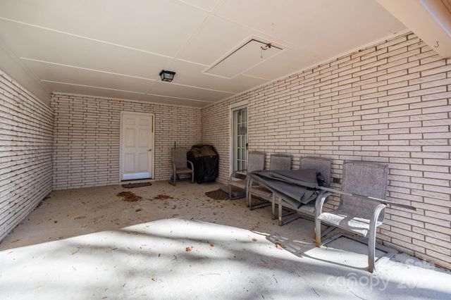 1100 Avondale Road, Lowell, NC 28098