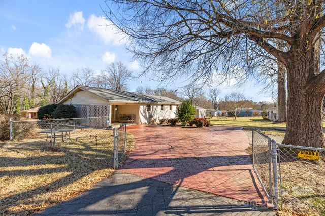 1100 Avondale Road, Lowell, NC 28098