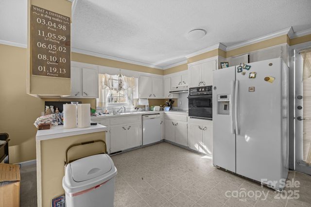 1100 Avondale Road, Lowell, NC 28098