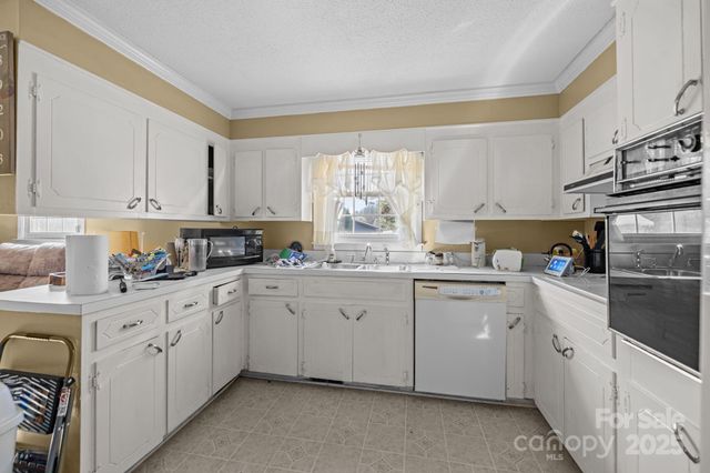 1100 Avondale Road, Lowell, NC 28098