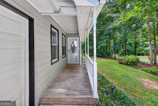 3735 Creekwood Drive, Loganville, GA 30052