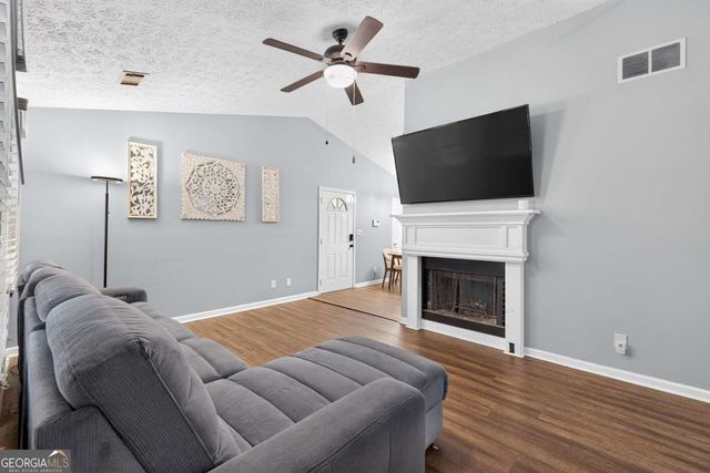 3735 Creekwood Drive, Loganville, GA 30052