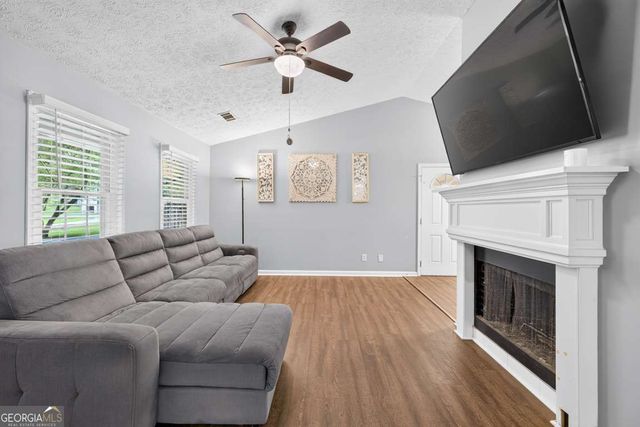 3735 Creekwood Drive, Loganville, GA 30052
