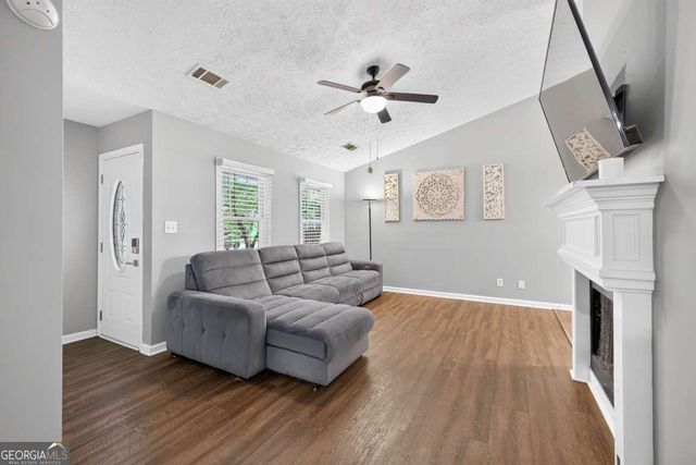 3735 Creekwood Drive, Loganville, GA 30052