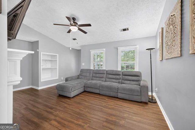 3735 Creekwood Drive, Loganville, GA 30052