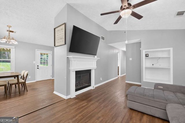 3735 Creekwood Drive, Loganville, GA 30052