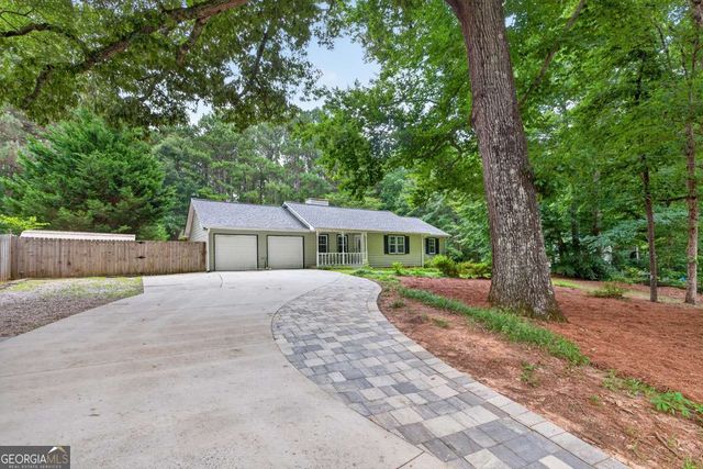 3735 Creekwood Drive, Loganville, GA 30052