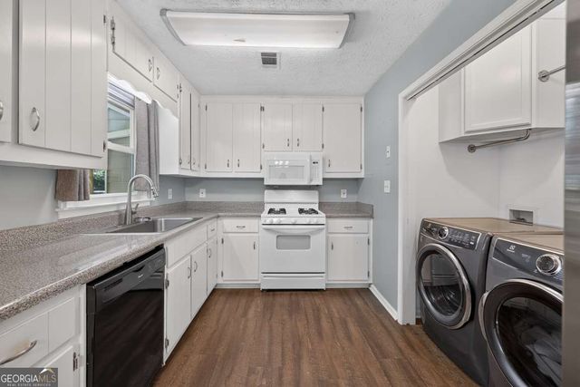 3735 Creekwood Drive, Loganville, GA 30052