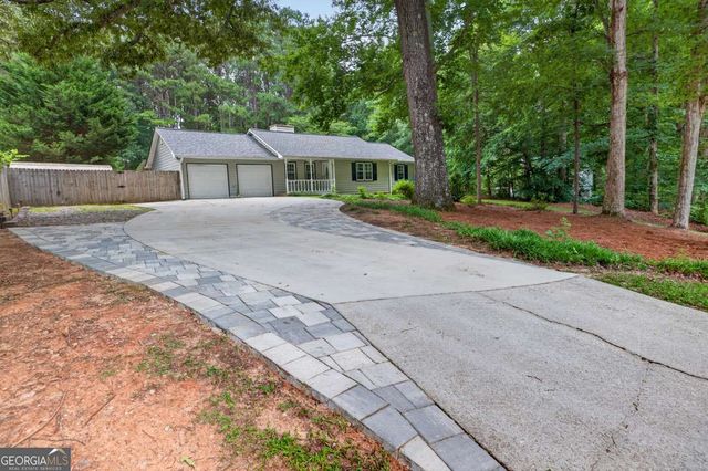 3735 Creekwood Drive, Loganville, GA 30052