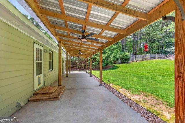 3735 Creekwood Drive, Loganville, GA 30052