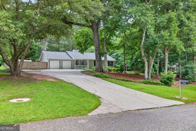 3735 Creekwood Drive, Loganville, GA 30052