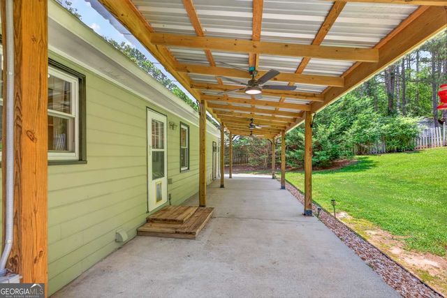 3735 Creekwood Drive, Loganville, GA 30052
