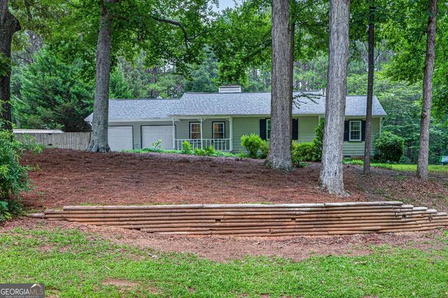 3735 Creekwood Drive, Loganville, GA 30052